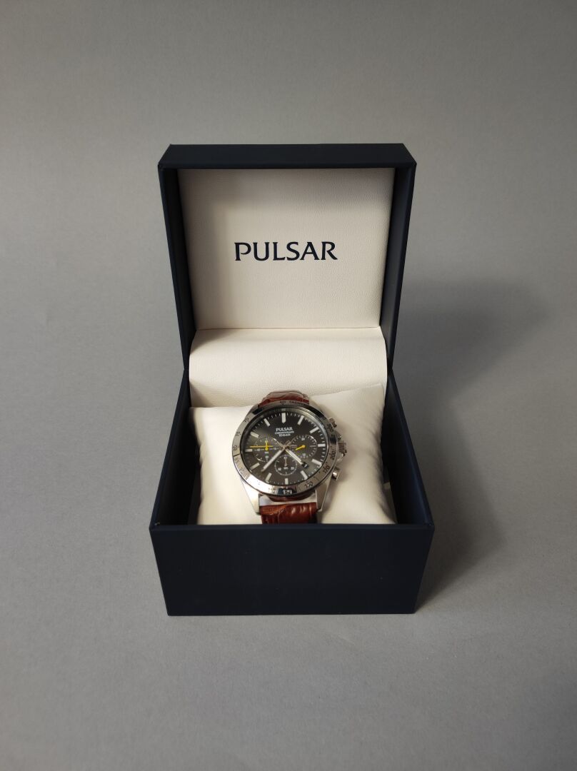 Null PULSAR 
Montre bracelet d'homme, modèle Chronograph 10 bar
Cadran gris à in&hellip;