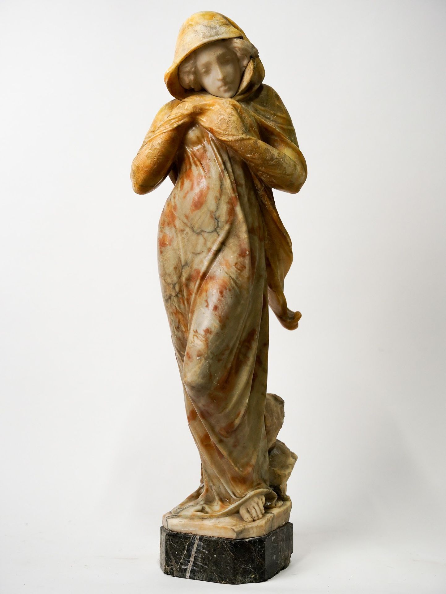 Null Sculpture en albâtre, XIXe siècle 74x24x26cm XIXe siècle