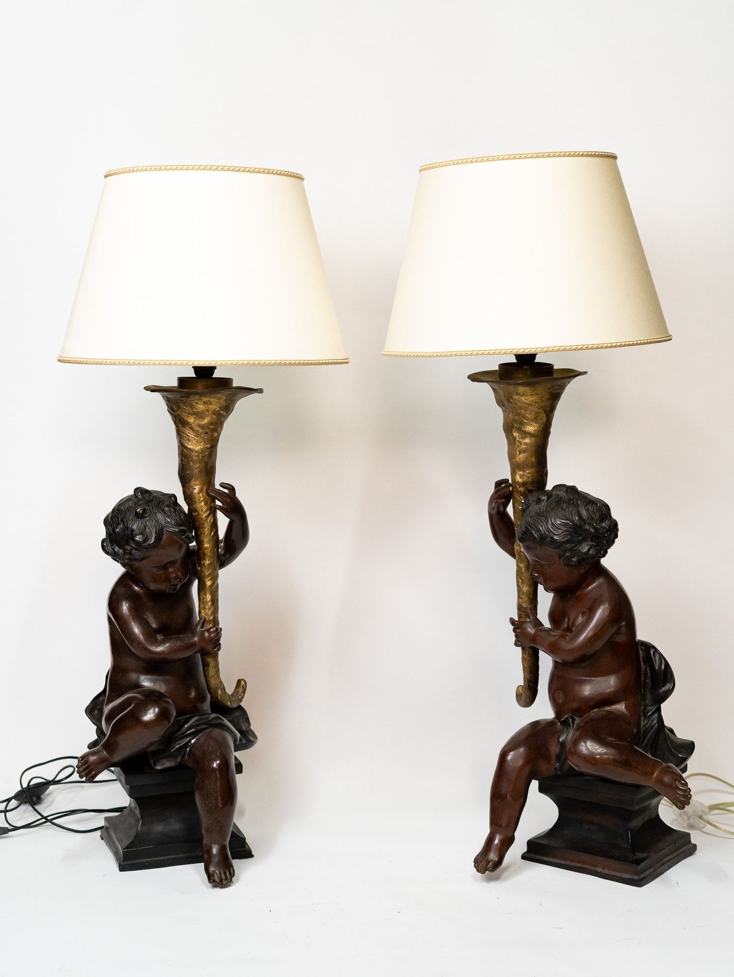 Null coppia di lampade in bronzo, putti 70x35x30cm XX secolo
