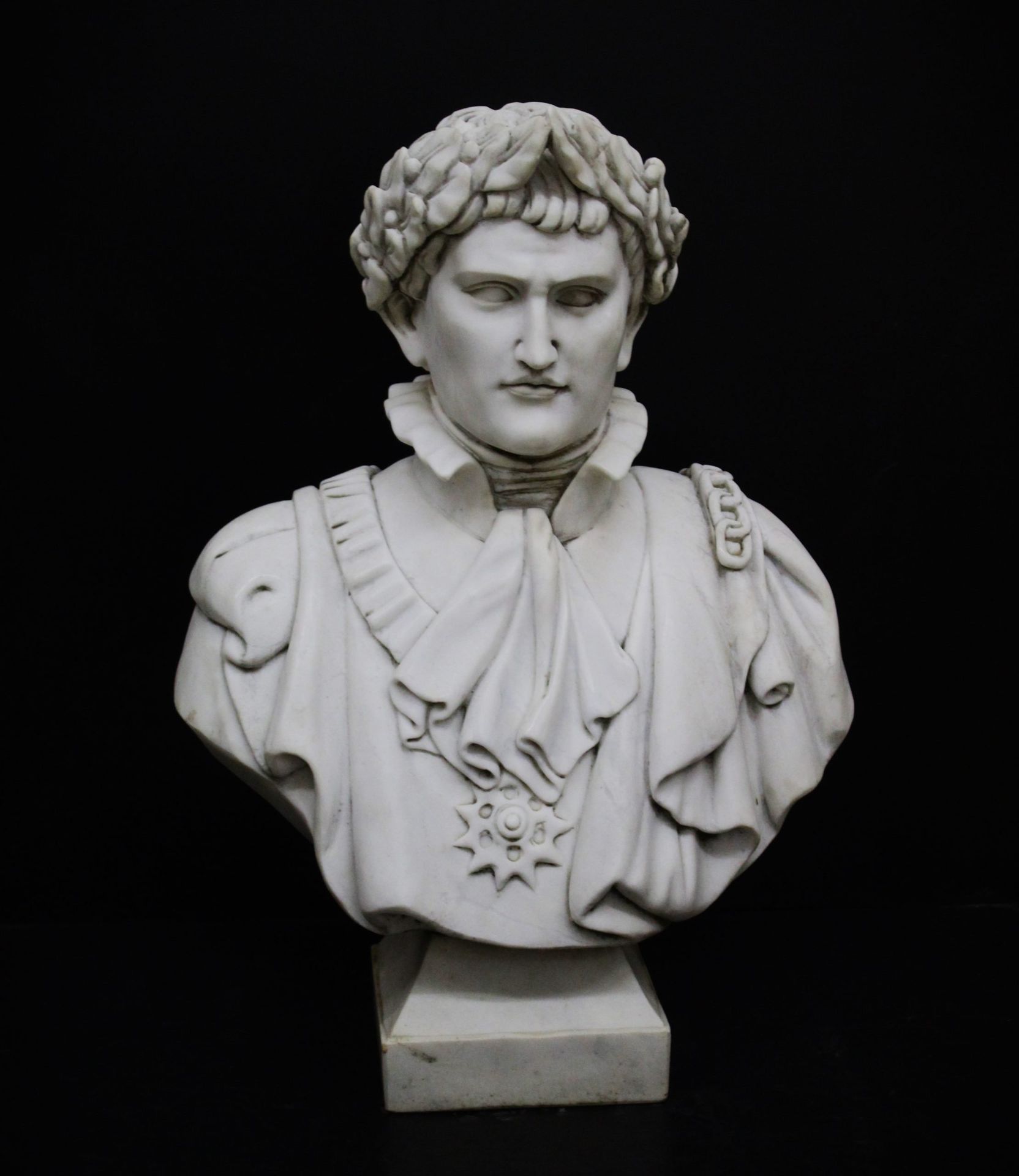 Null Scultura in marmo Napoleone 71x57x37cm XX secolo