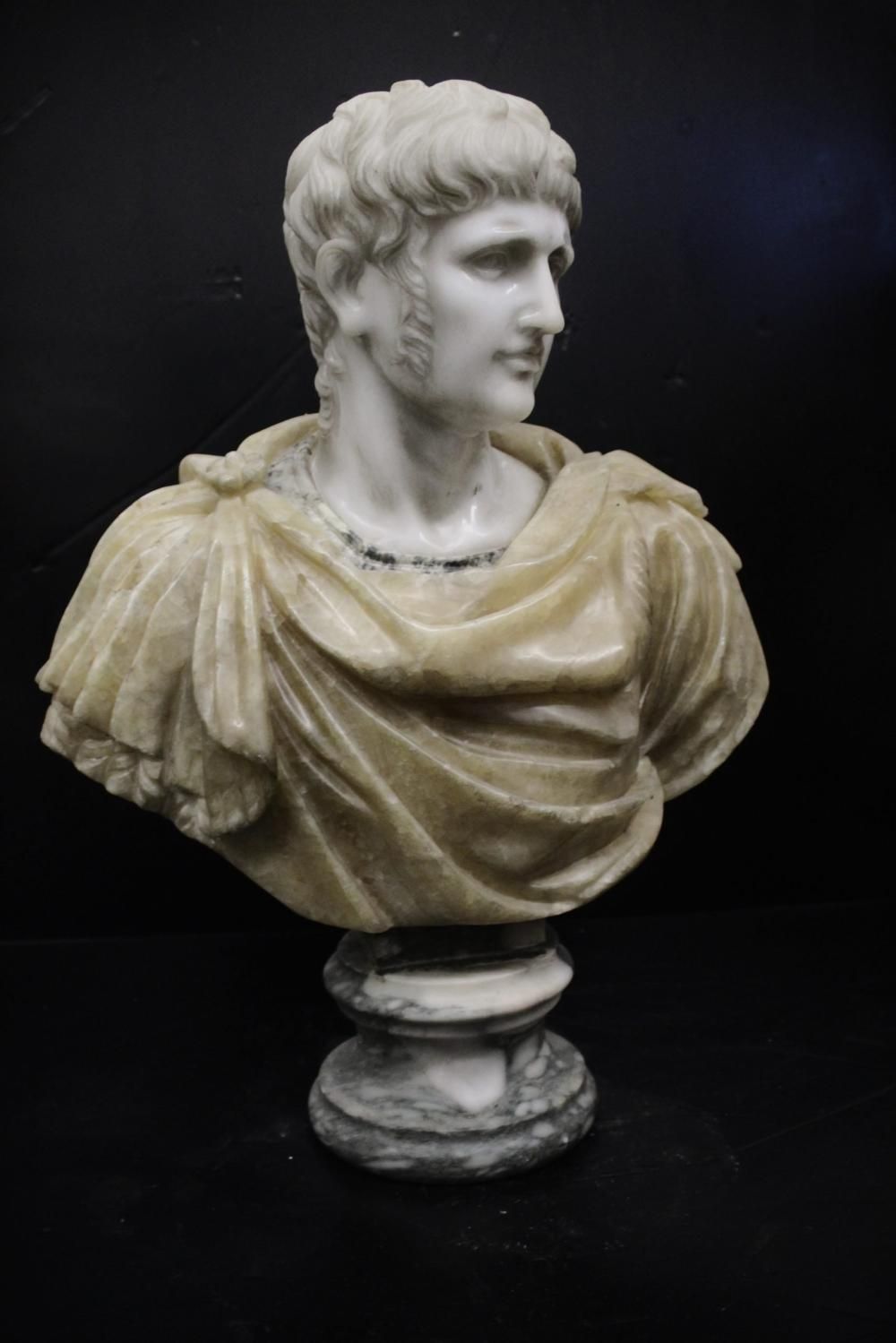 Null Skulptur, Büste eines römischen Kaisers - 50x47x25cm, 20. Jahrhundert
