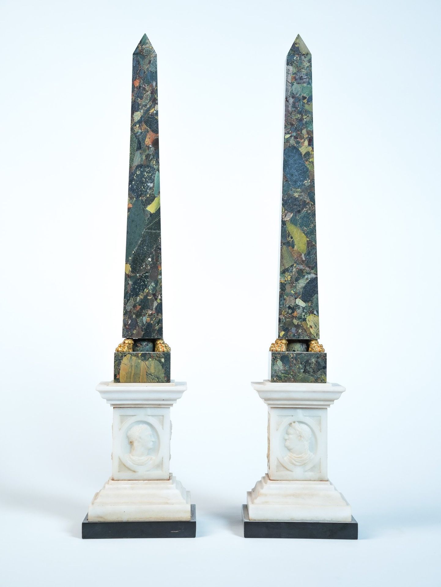 Null Pair of marble obelisks, 409x9x9cm - 20th century