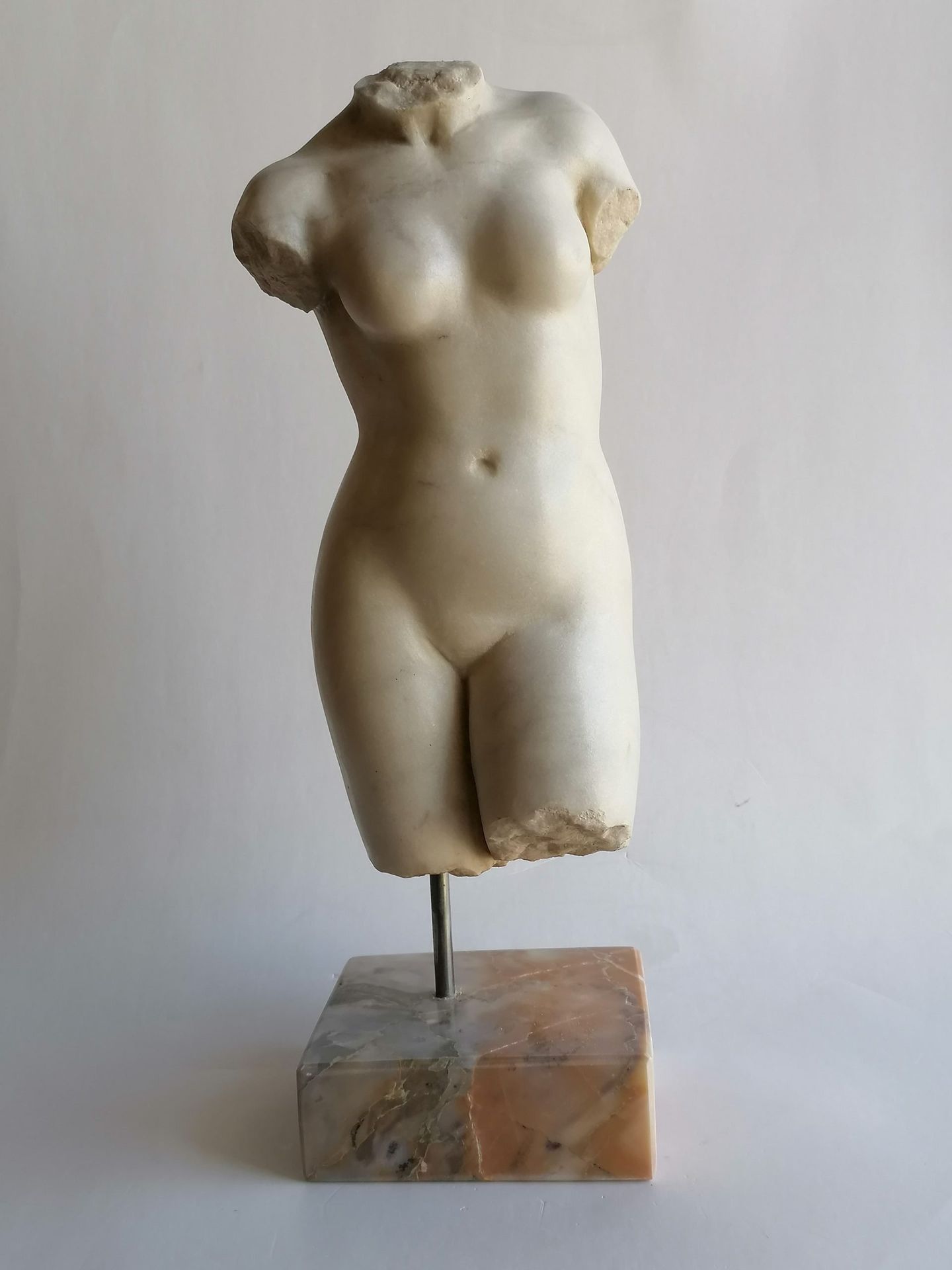 Null Female torso in white Carrara marble, 36x13x10cm - 20th century