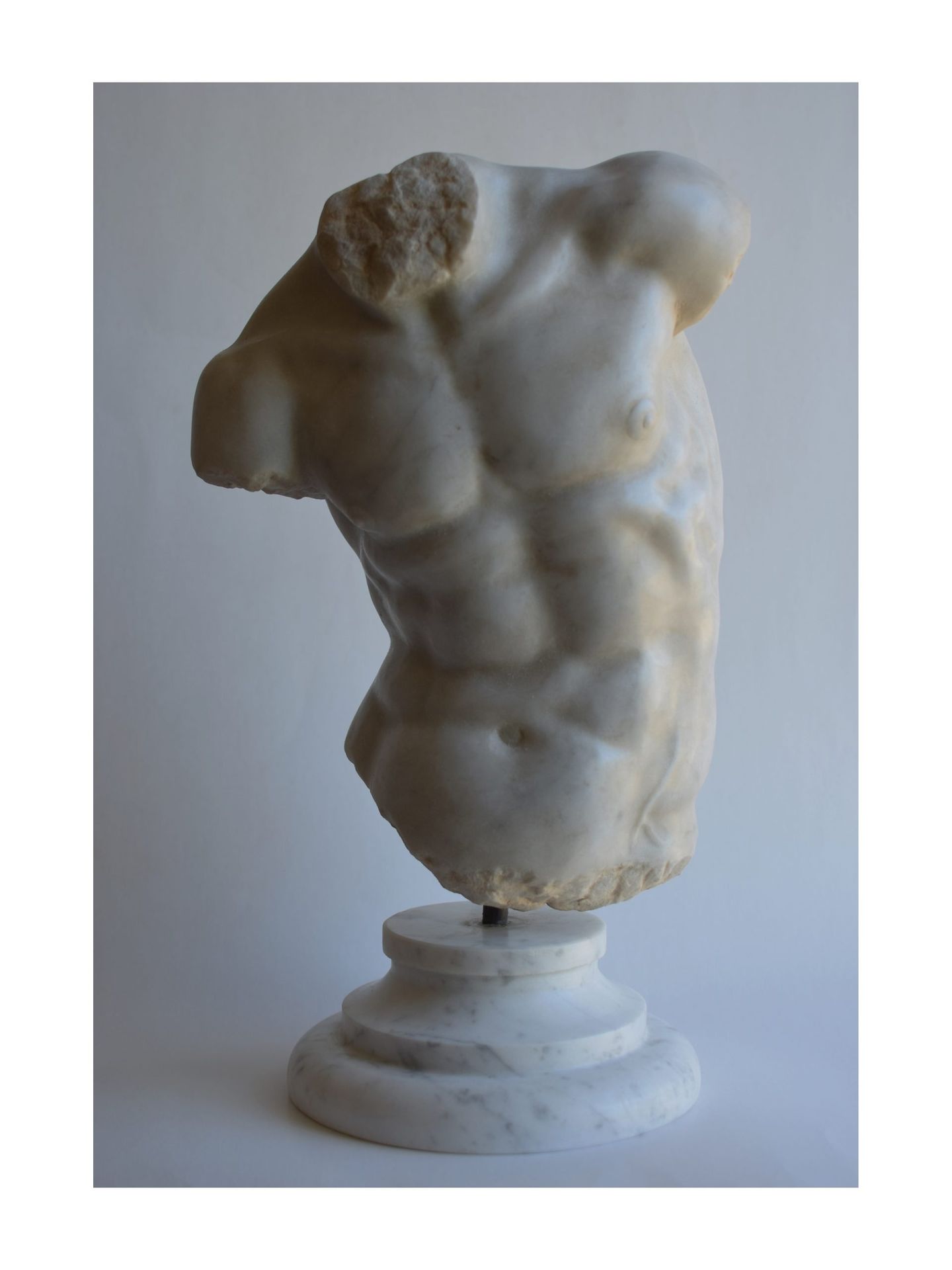 Null Male torso inspired by the "Gaddi Torso," 42x24x19cm - 20th century