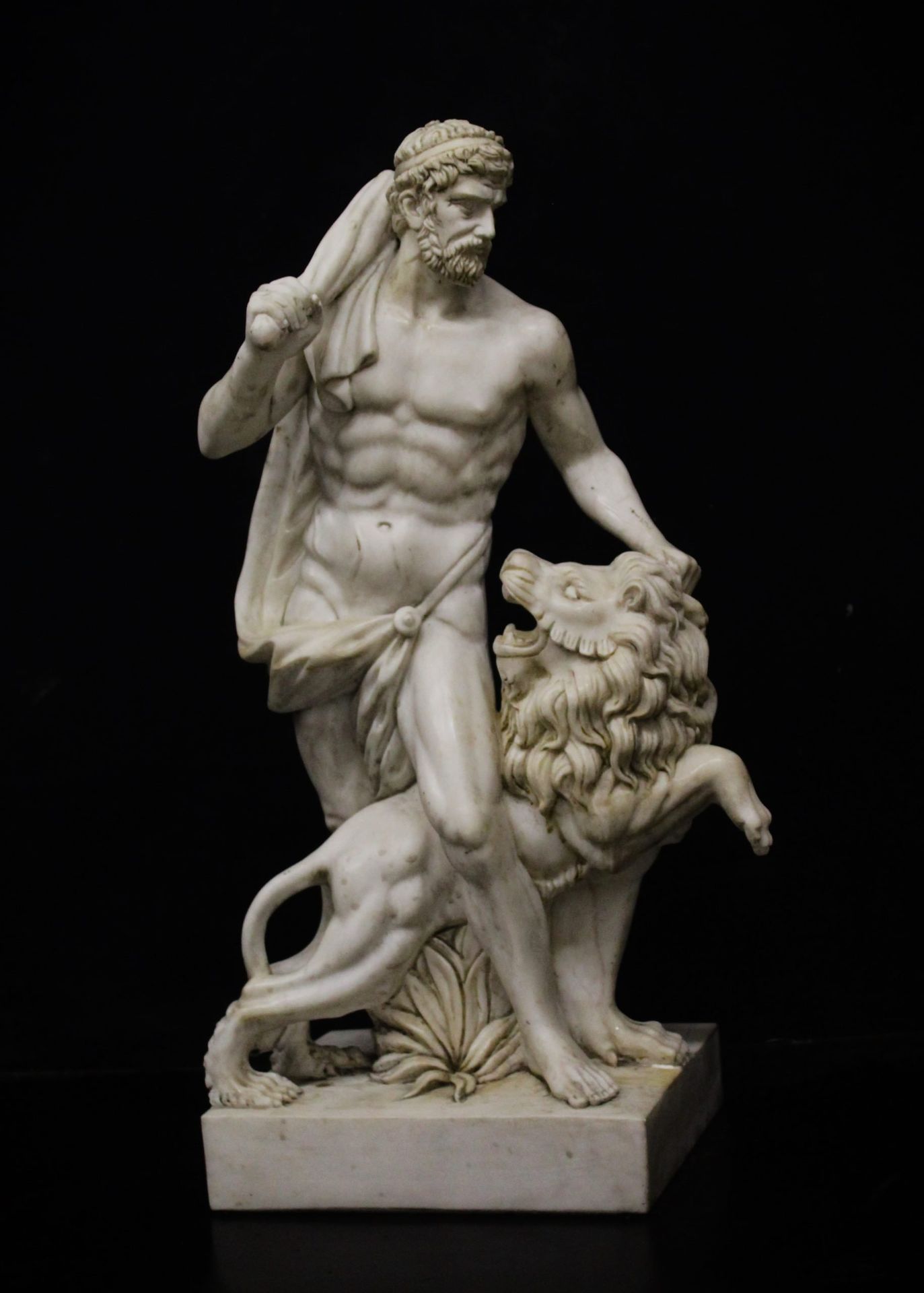 Null Hercule et le lion, 65x37x23cm - 20e siècle