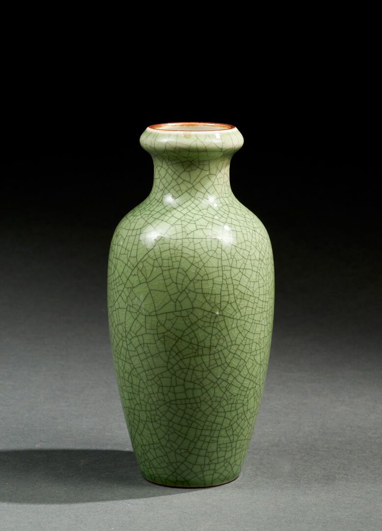 Vase balustre en porcelaine à décor céladon craquelé Vase balustre en porcelaine&hellip;