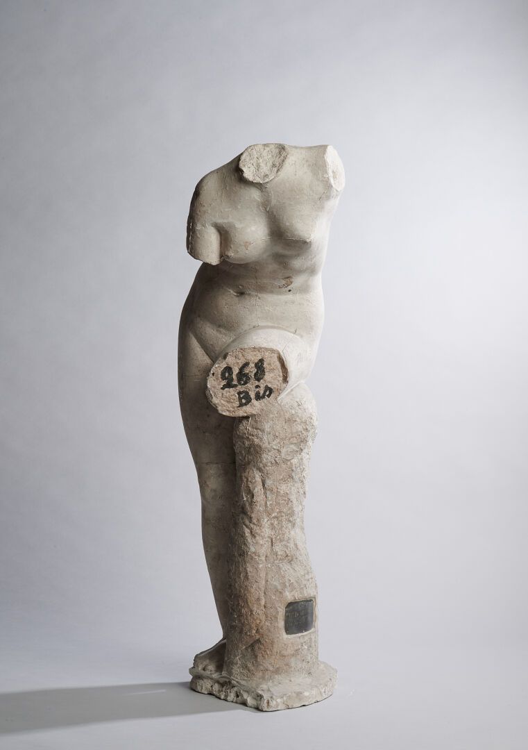 Aphrodite à la sandale d'Arenberg 比较雕塑博物馆的制模车间（1882-1928 年）
阿伦贝格的阿佛洛狄忒与凉鞋 
石膏
刻有&hellip;