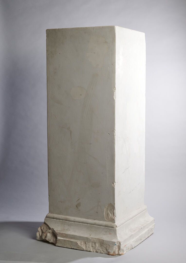 Base quadrangulaire à l'imitation du marbre Atelier de moulage des Musées Nation&hellip;