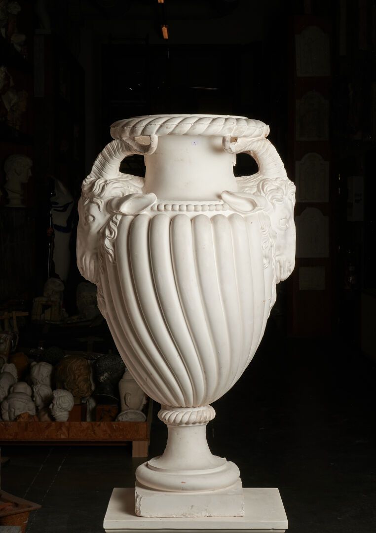 Vase aux têtes de boucs (original en porphyre) Atelier de moulage du Musée de sc&hellip;