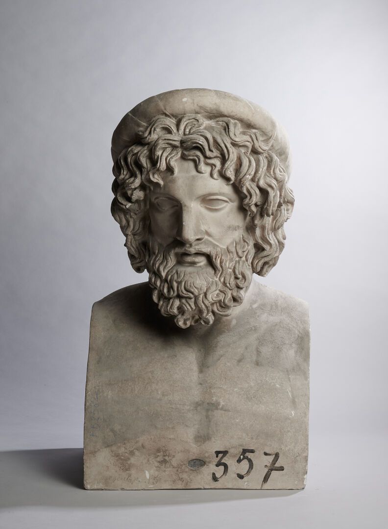 Buste d'Asclepios ou Esculape 卢浮宫博物馆制模工作室（1794-1882 年）
阿斯克勒庇俄斯或埃斯库拉庇乌斯半身像
石膏 
H.&hellip;