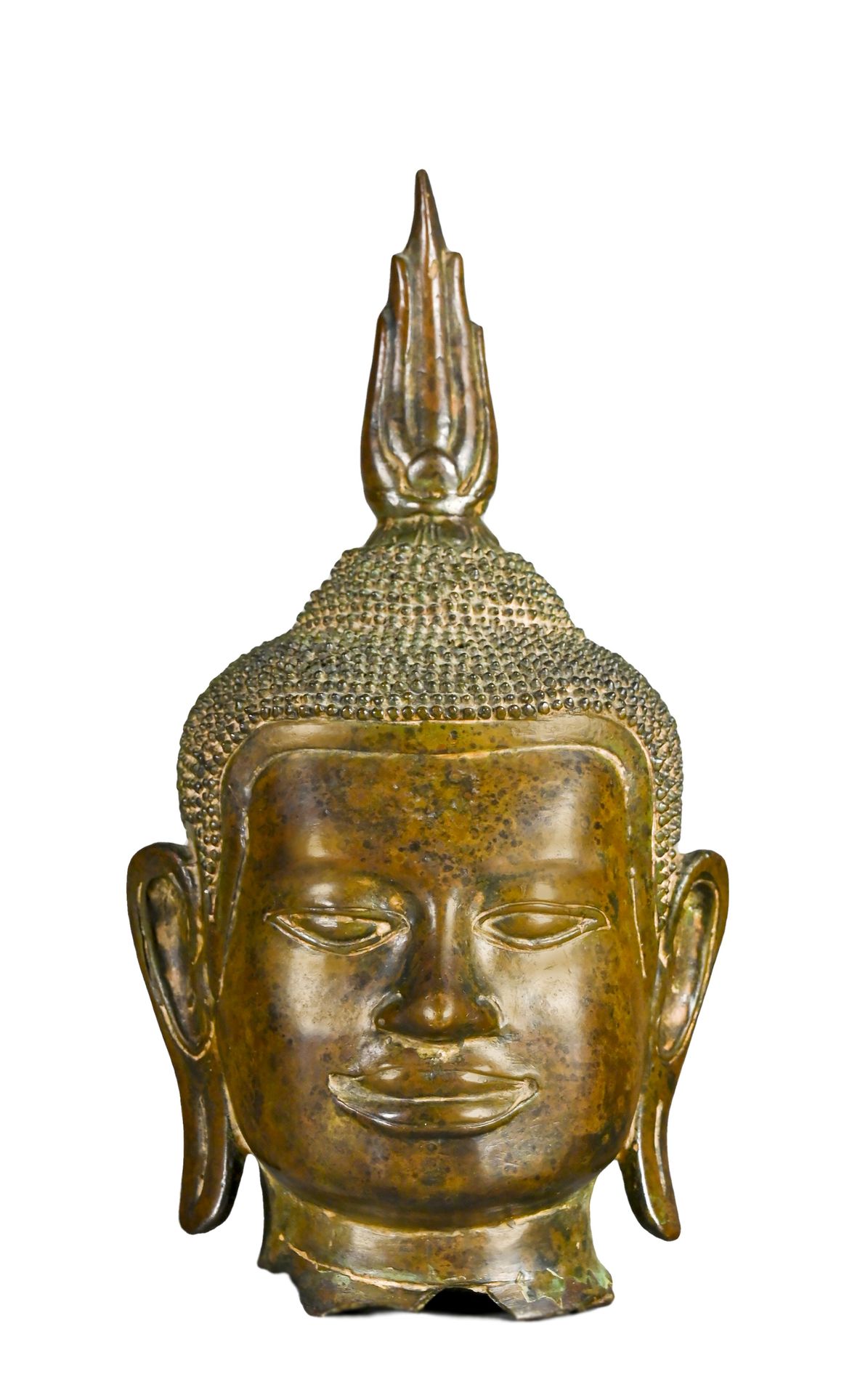 CAMBODGE - vers 1800 Bronze-Buddha-Kopf mit geflammtem Rashmi

H. 25 cm - L. 13 &hellip;