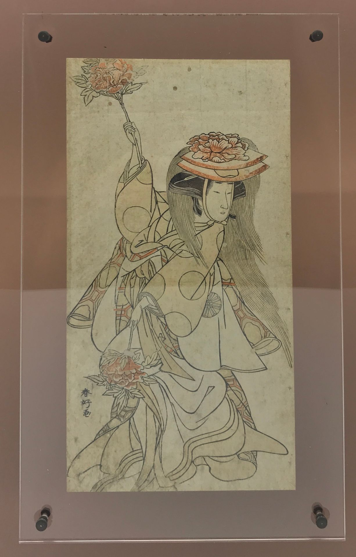 Shunko Katsukawa (1743-1812) 舞者与牡丹共舞

印刷品，空白处的压花纸

H.27 cm - W. 14 cm AS

70年代的有&hellip;