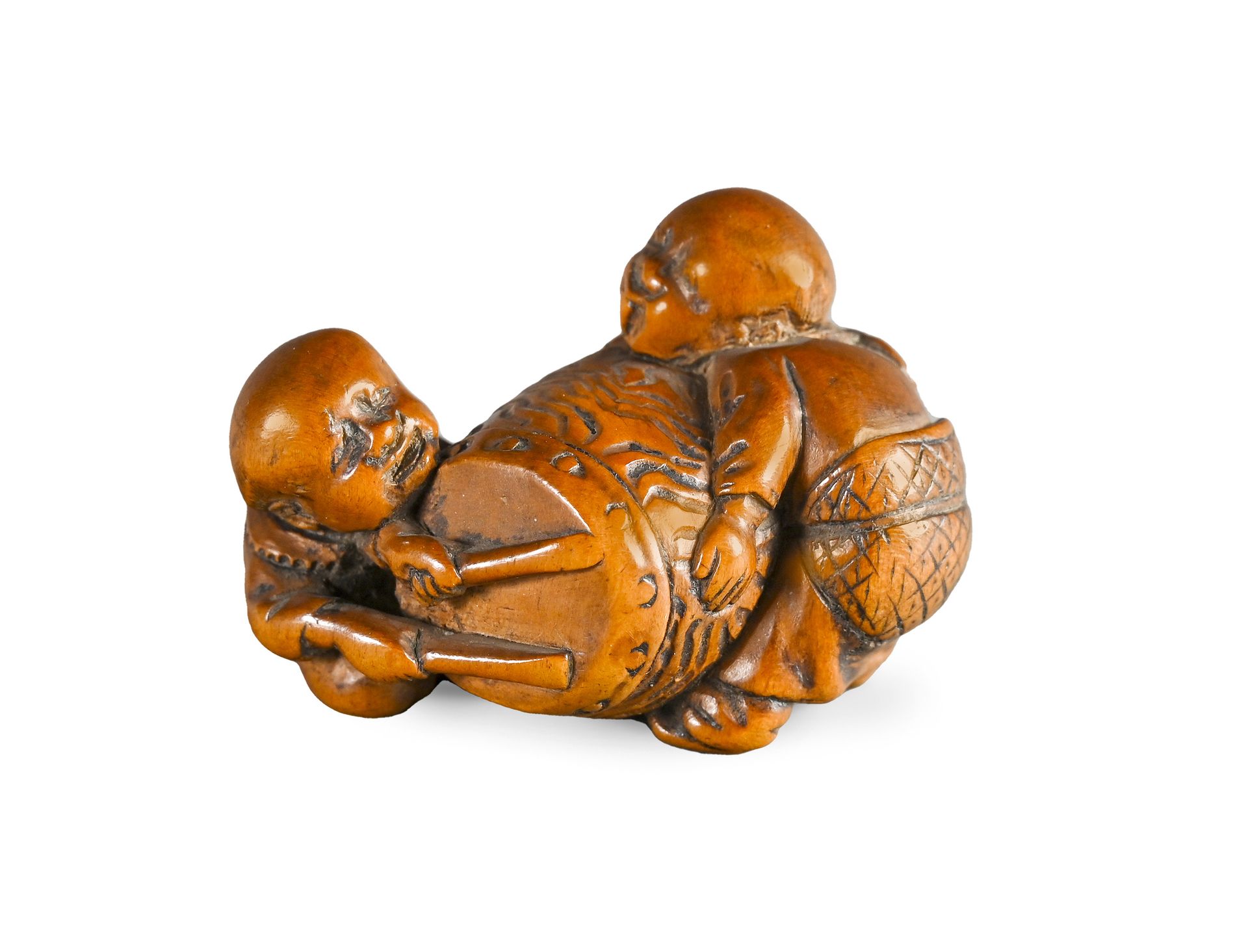 JAPON, Epoque Meiji, 1880 Netsuke de madera de boj que representa a dos niños co&hellip;