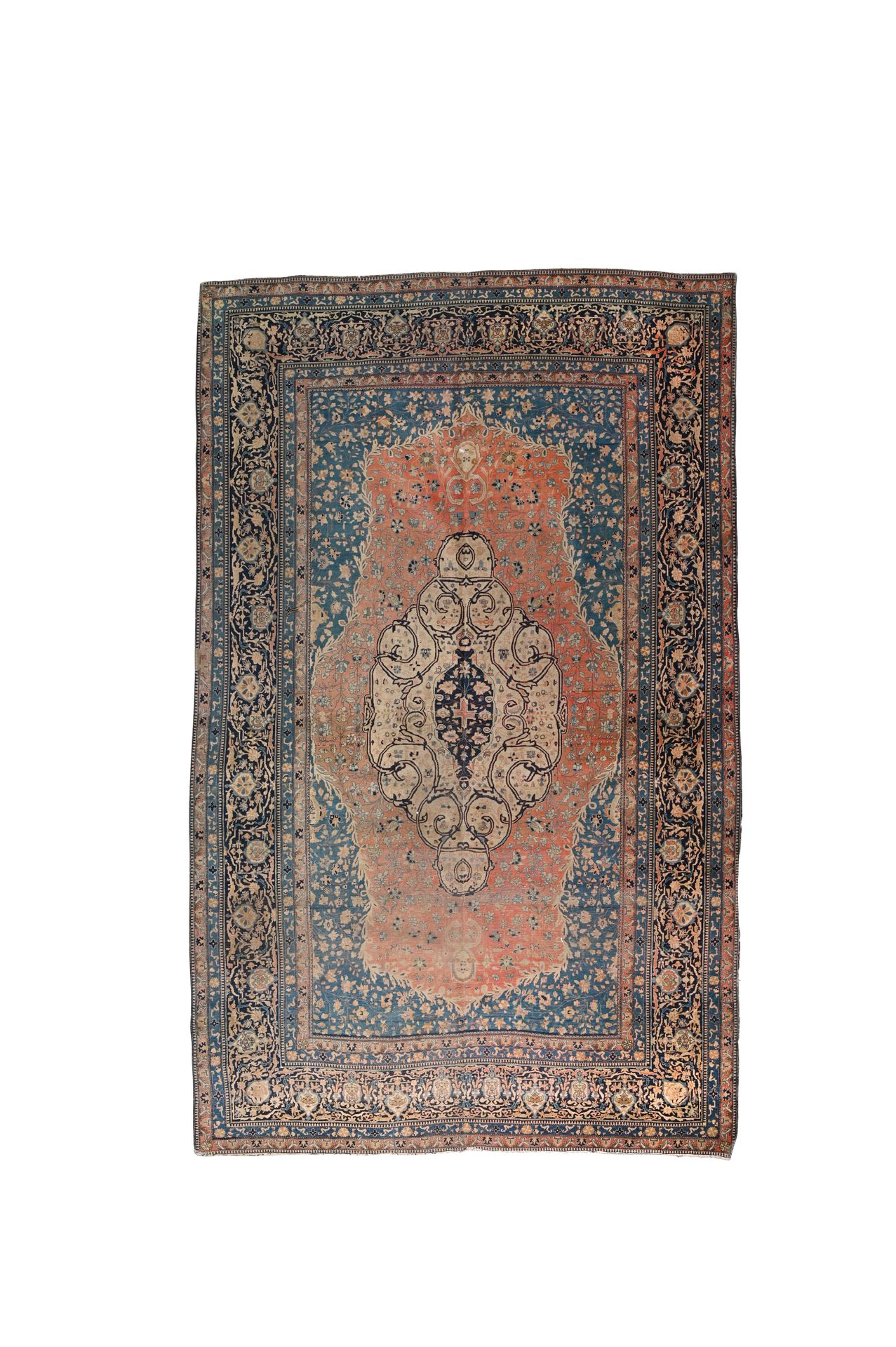 TURQUIE (Hereke) 
砖底中央象牙图案的地毯，蓝底边框的花田，风格化的灌木边框




20世纪初




l.347厘米 - 长244厘米


&hellip;