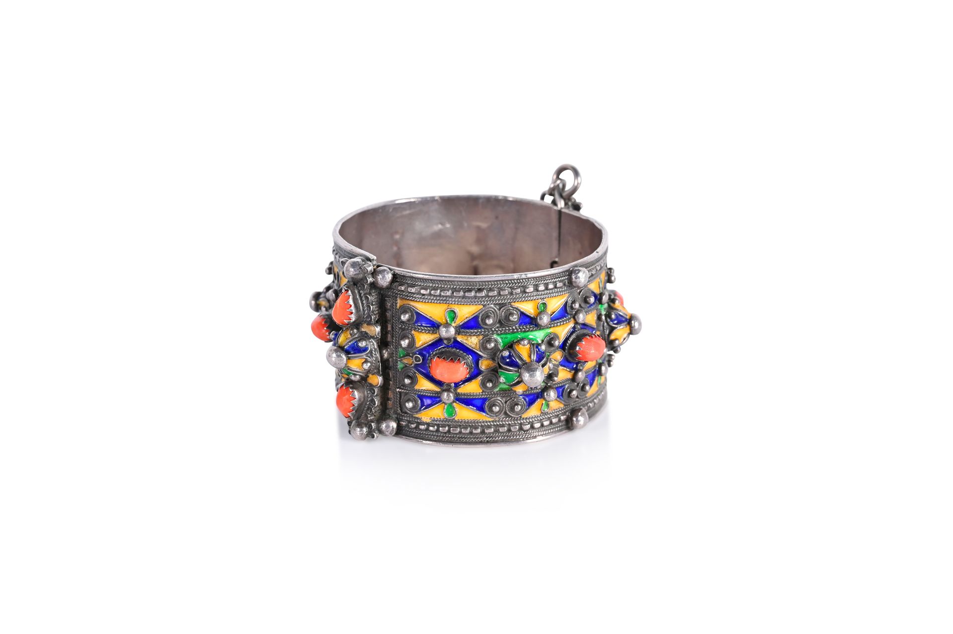Large bracelet de cheville kabyle en argent 
à décor de cabochons de coraux et d&hellip;