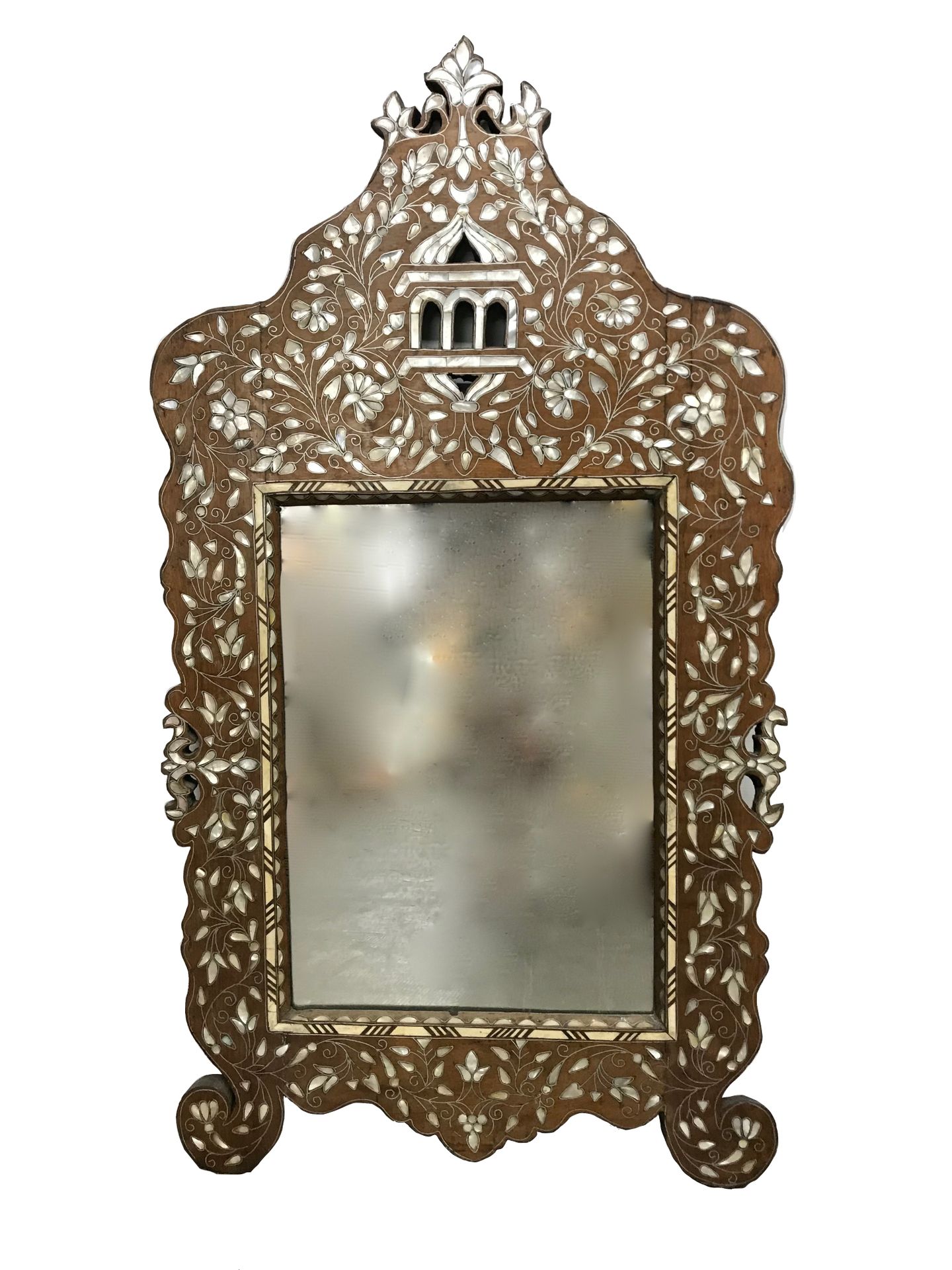 IRAN Specchio con intarsi in madreperla

H. 114 cm - L. 62 cm