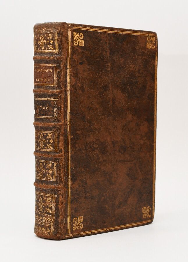 Null 皇家阿尔马纳克(ROYAL ALMANAC)。闰年M.DCC.LXXX。

巴黎，D'Houry，1780年。656页，红色摩洛哥，镀金丝，四角有飞鸟&hellip;