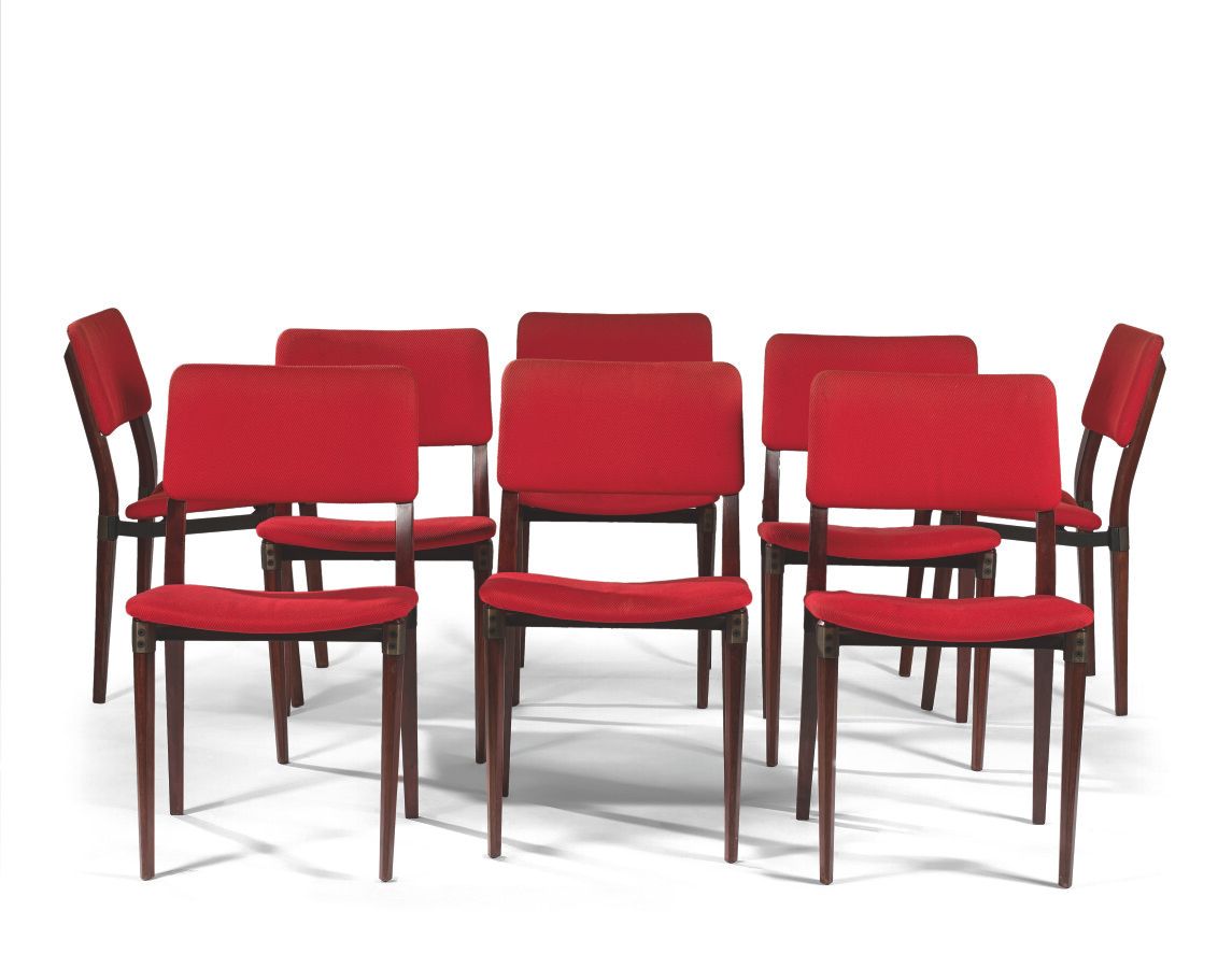 Null 欧亨尼奥-格利

1960年代的Tecno版

八张椅子的套间

木头和金属，原来的红色织物装饰

H.80 cm - D. 45 cm - W. 4&hellip;