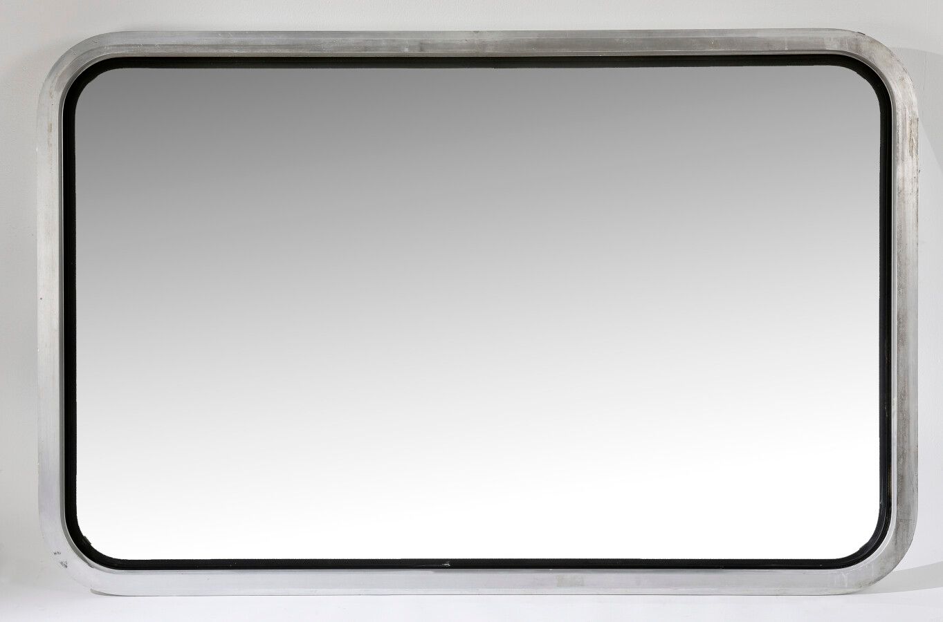 Null 让-普鲁维(1901-1984)

窗户，约1960年

玻璃，铝

H.172 cm - D. 7 cm - W. 110.5 cm



出处：L&hellip;