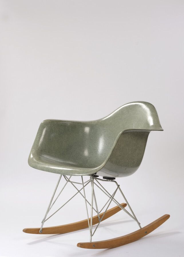 Null 查尔斯和雷-埃姆斯(1907-1978 & 1912-1988)

Rar Rope Edge扶手椅，淡绿色聚酯纤维外壳，用玻璃纤维加固，黑色漆面金属&hellip;