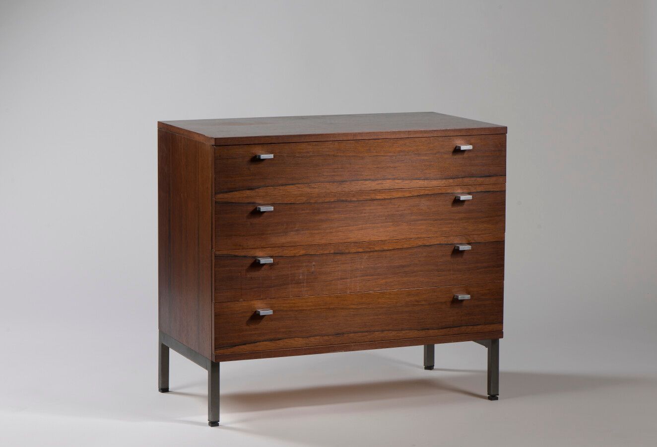 Null Work of the 1960's

Small chest of four drawers

Rosewood veneer



H. 77 c&hellip;