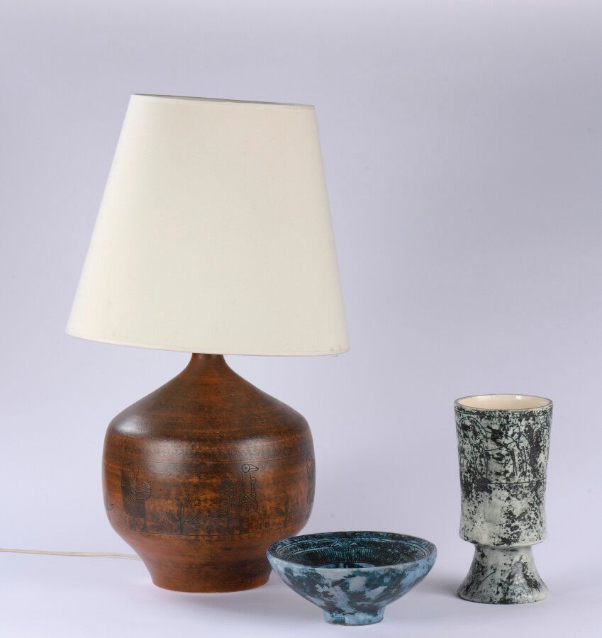 Null 雅克-布林（1920-1995

台灯

橙色陶瓷，装饰有鸟和叶子

H.34 cm - D. 29 cm

状况非常好