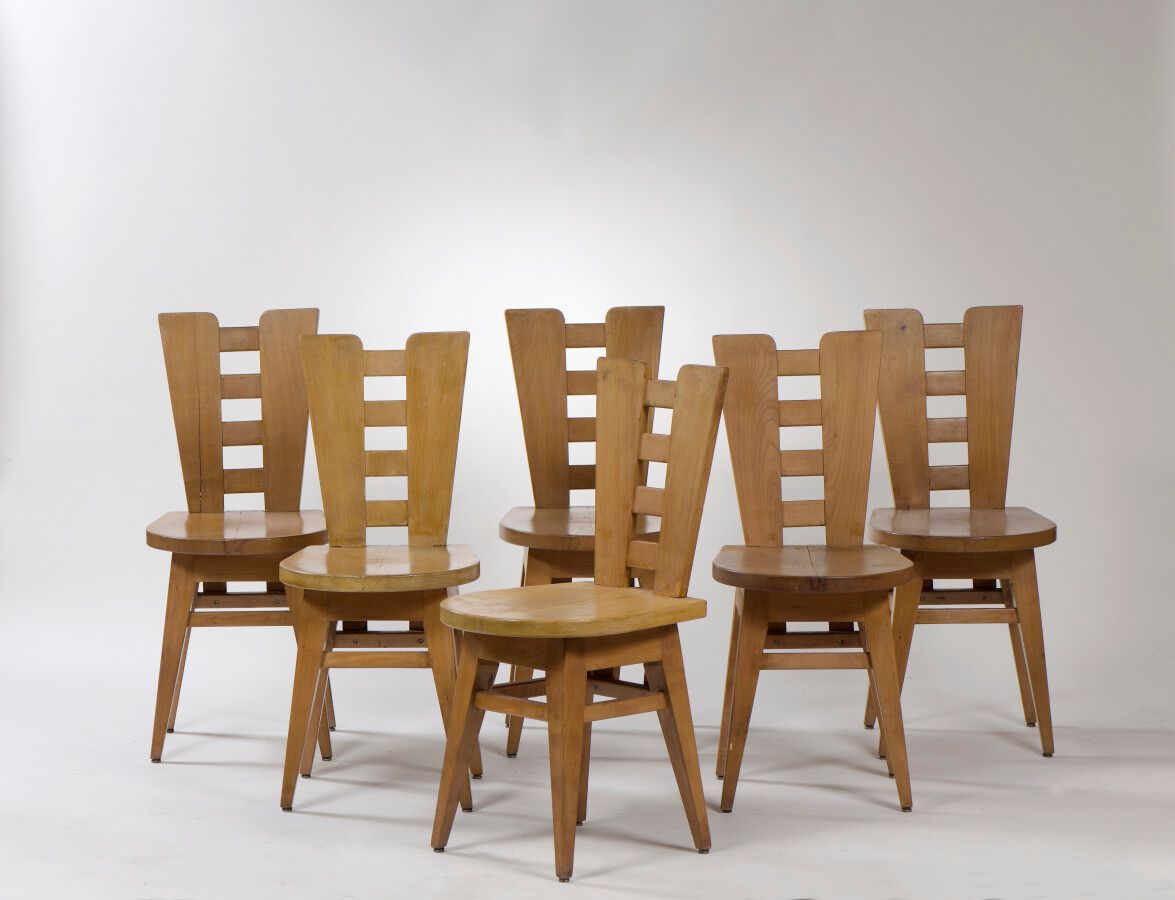 Null 亨利-雅克-勒梅 (1897-1997)

1930年代的作品

一套六把椅子

橡木

H.84.5 cm - D. 43 cm - L. 38.5&hellip;