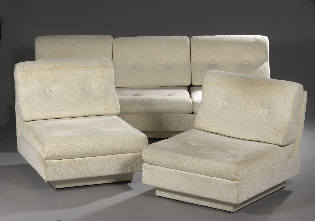 Null 1970年代的作品

模块化的客厅套装，由两个沙发、七个扶手椅和一个方形脚凳组成。

斜纹亚麻布的椅垫。

沙发：高70厘米-宽195厘米-深85厘米&hellip;