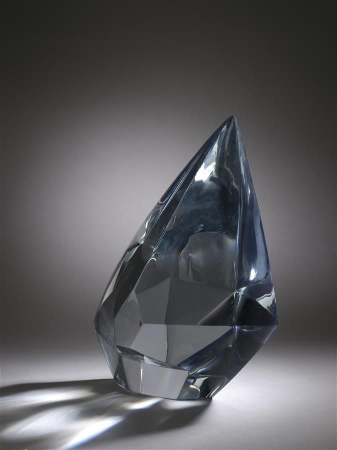 Null (J) 埃米尔-吉利奥里(1911-1977)

无题

玻璃雕塑，底部有1/6的签名和说明

小碎片

H.36,5 cm DV