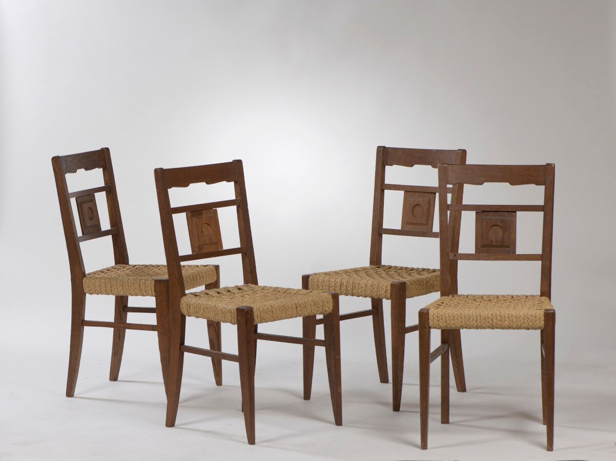 Null Adrien AUDOUX和Frida MINET（20世纪）。

1950年的版本

一套四把椅子

着色的橡木，绳索

H.89 cm - D. &hellip;