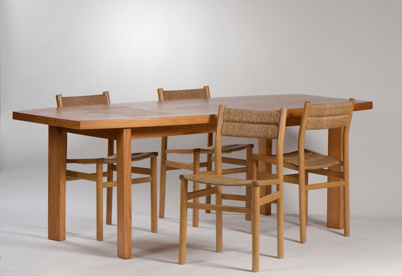 Null Pierre GAUTIER DELAYE

 (二十世纪)

周末系列，1960年代

饭厅桌子

实心松木

H.74 cm - D. 90 cm&hellip;