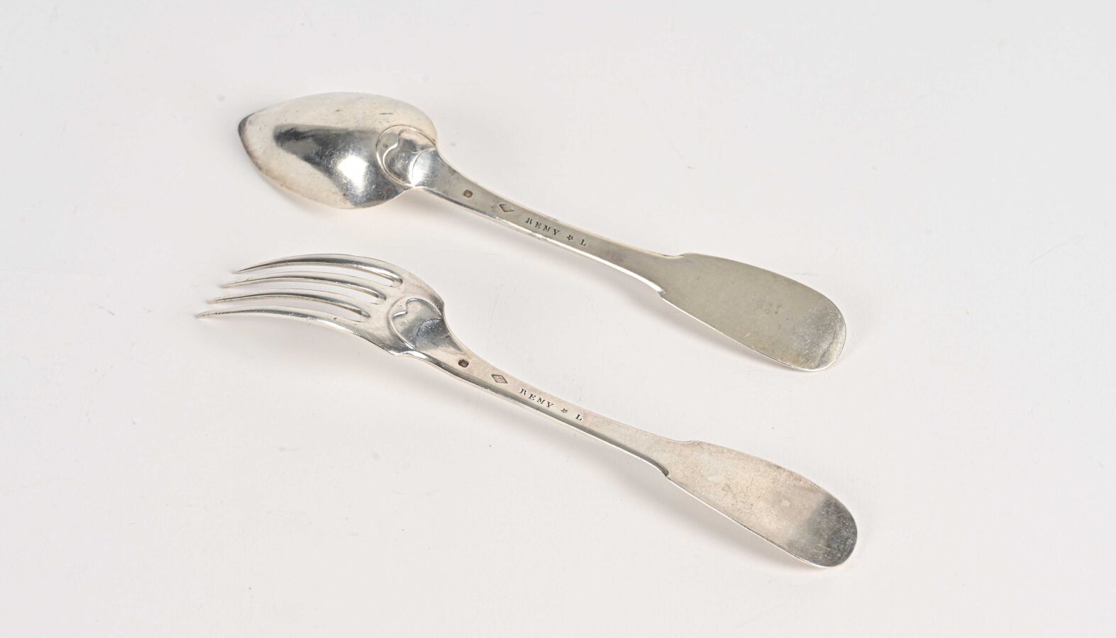 Null Twelve uniplat unengraved silver flatware, stamped Rémy L

Marked : Minerve&hellip;