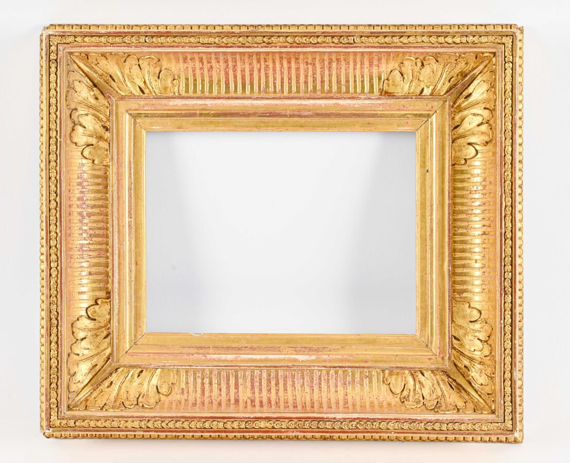 Null Rectangular wood and gilded stucco frame molded with canals and acanthus le&hellip;