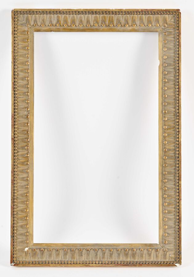 Null 长方形鎏金木框架，有水叶和珍珠装饰

路易十六风格，20世纪

视图：高23厘米 - 宽39厘米 - 外部：高31.5厘米 - 宽47.5厘米 BL
&hellip;
