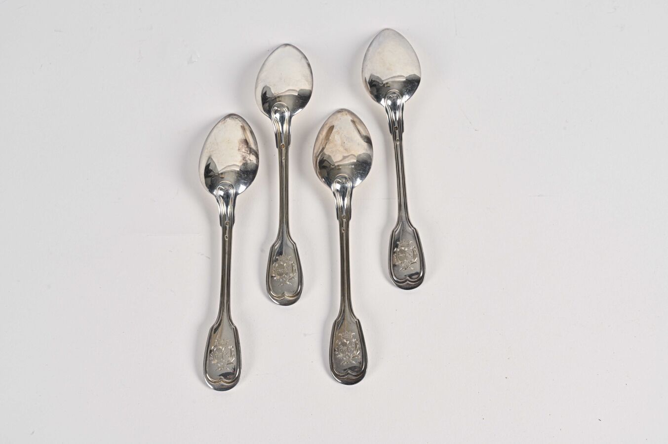 Null Una serie di dieci cucchiai d'argento con lo stemma di Louis-Guy, marchese &hellip;