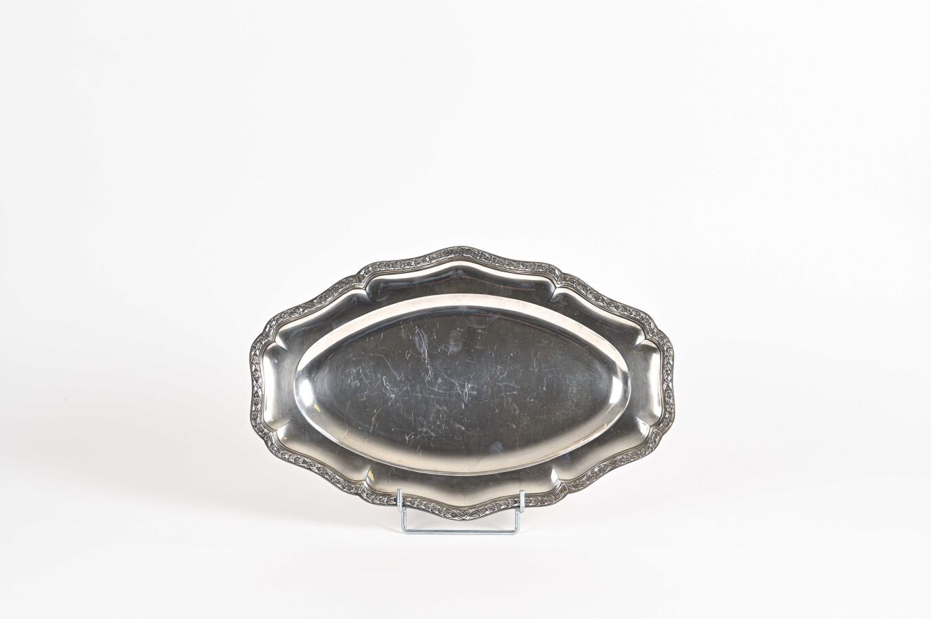 Null Ovale Silberschale, Filets mit Lorbeerleisten, gekreuzte Bänder

Gekennzeic&hellip;
