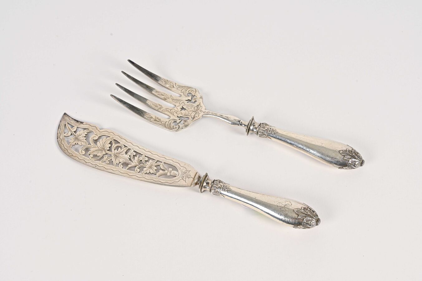 Null Fish service, handles in plain silver with leaves, numbered SM. Shovel and &hellip;