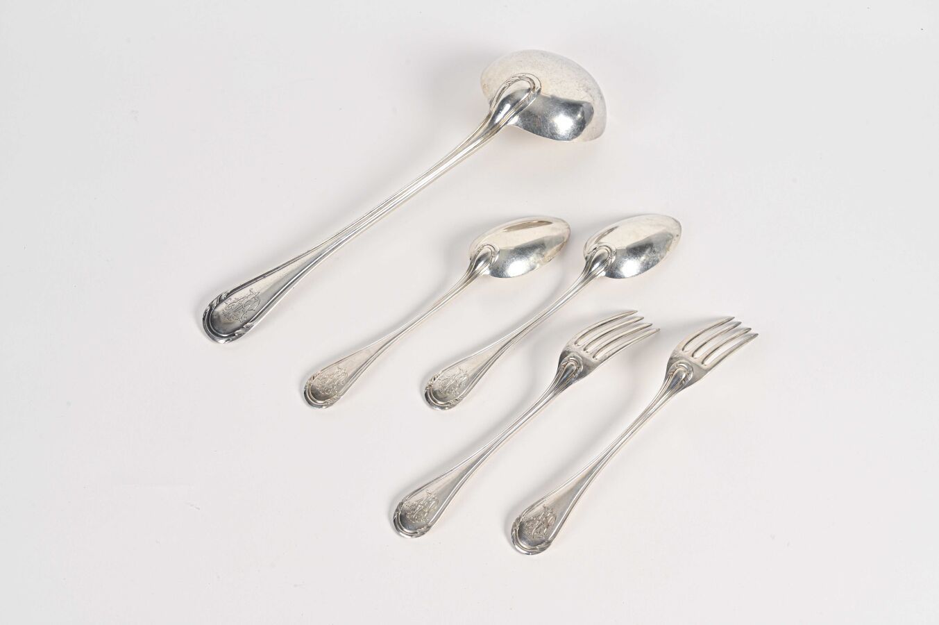 Null Dodici cucchiai da tavola d'argento e undici forchette da tavola con un dop&hellip;