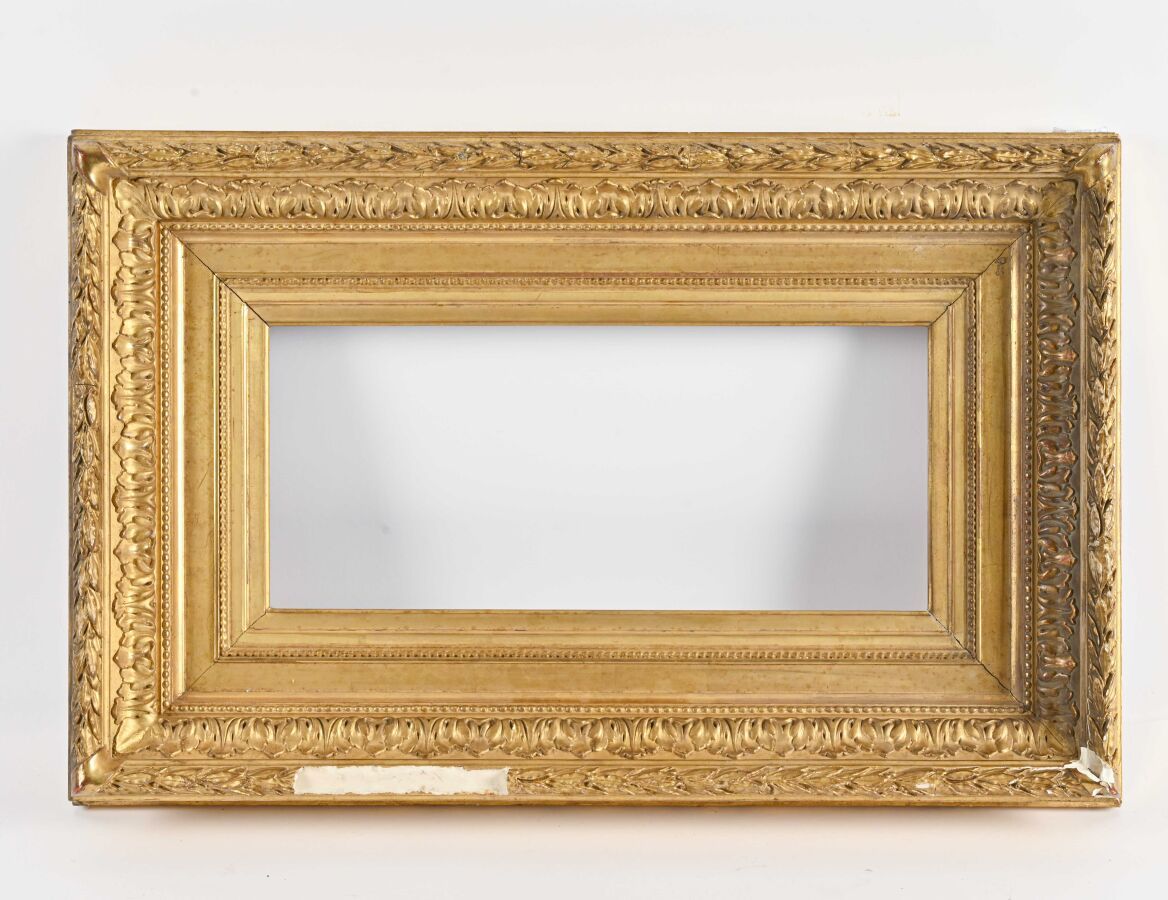 Null Rectangular wood and gilded stucco frame molded with pearls, acanthus leave&hellip;