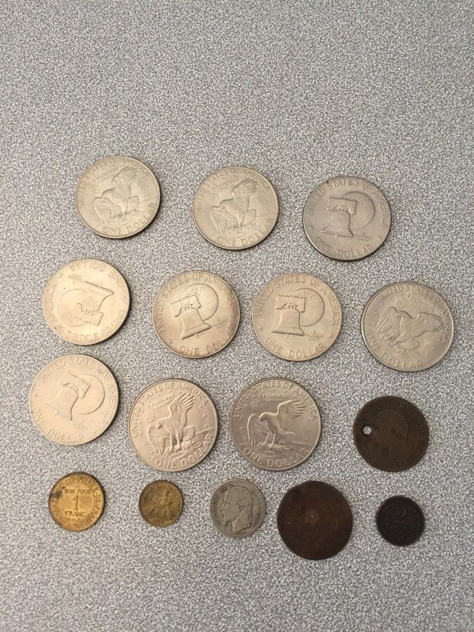 Null 包括美国美元在内的14枚硬币拍品

19世纪和现代