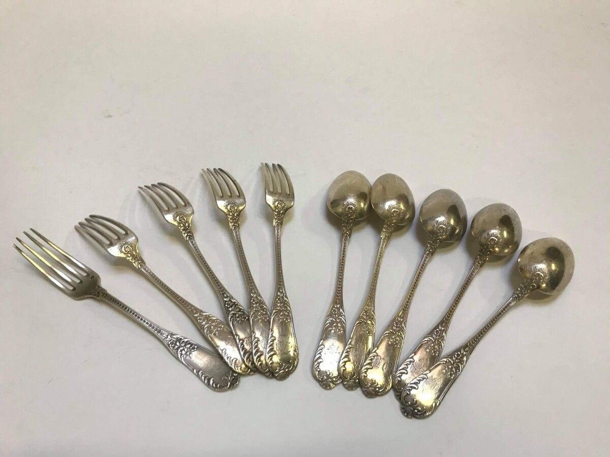 Null Five silver cutlery 925 thousandths foliated.

Weight : 850 g