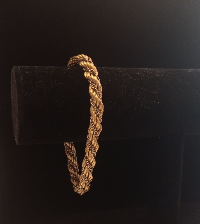 Null 750毫米黄金手镯，带扭曲装饰的铰链

重量 : 17,8 g