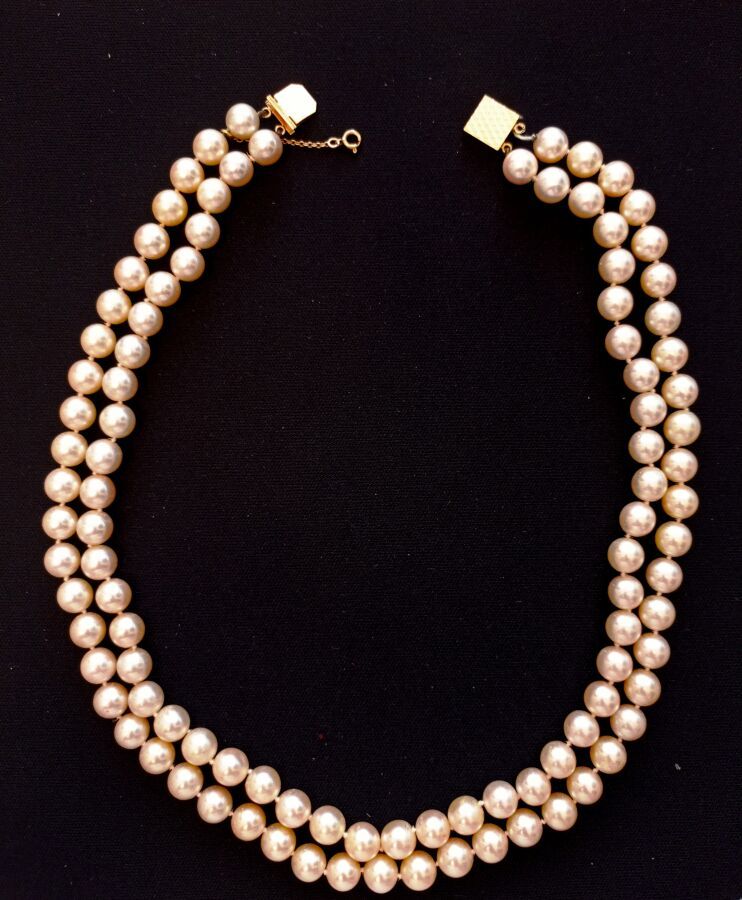 Null COLLIER à double rangs de perle de culture 

Poids brut : 80,0 gr

L. 46 cm&hellip;