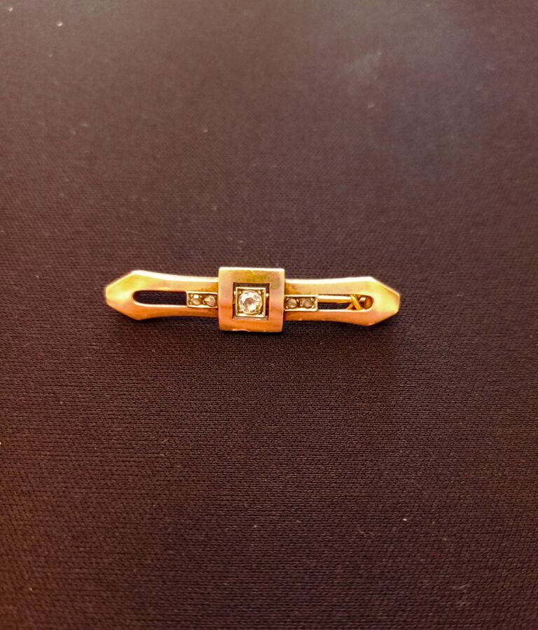 Null 750 Tausendstel Gold PINK, besetzt mit einem kleinen Brillanten im Rosensch&hellip;