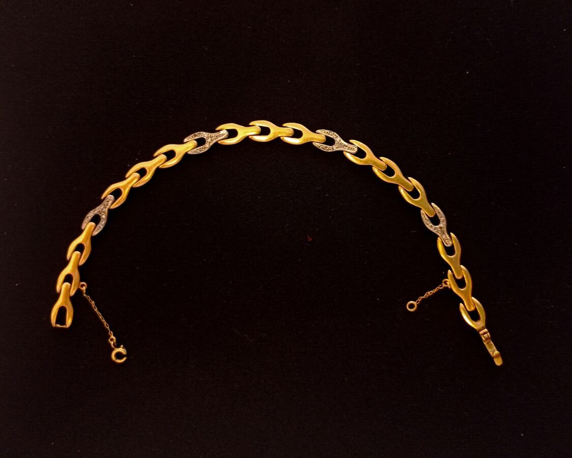 Null Lot of two BRACELETS in yellow gold 750 thousandths, one link in Y, some de&hellip;