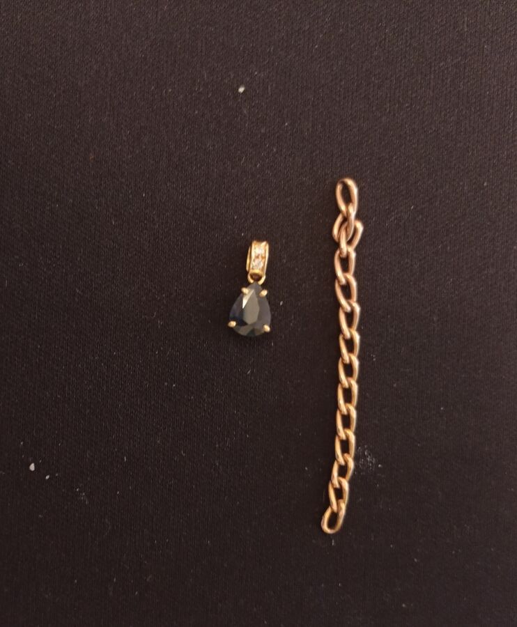 Null Lot in yellow gold 750 thousandths: pendant decorated with a sapphire and p&hellip;