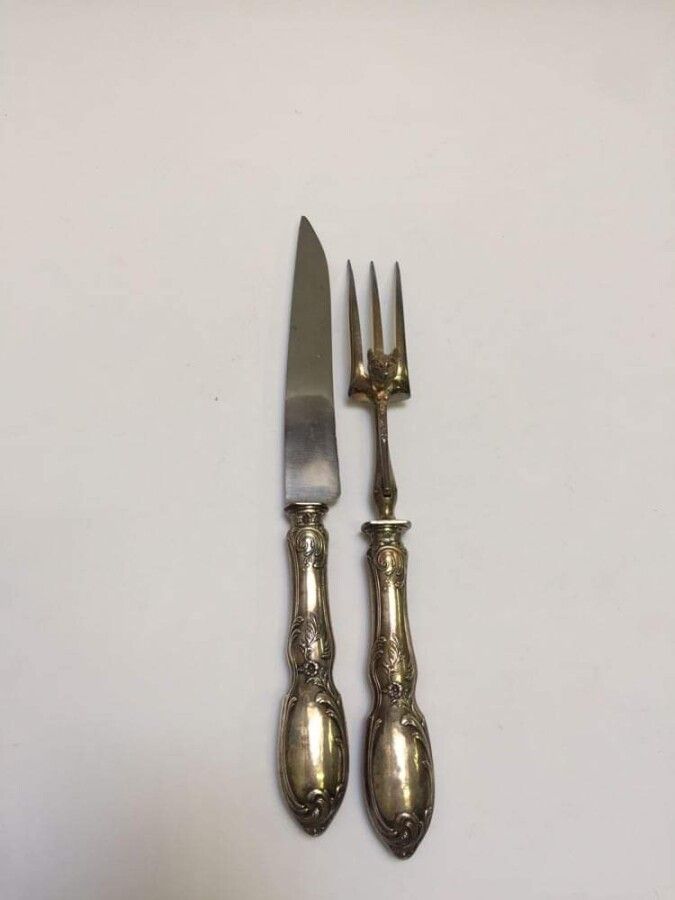 Null Cutlery in silver and metal decorated with a wolf's head.

Gross weight : 2&hellip;