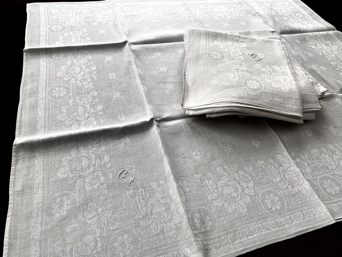 Null Service de table nappe et serviettes damassées, fin du XIXe siècle.

Une na&hellip;