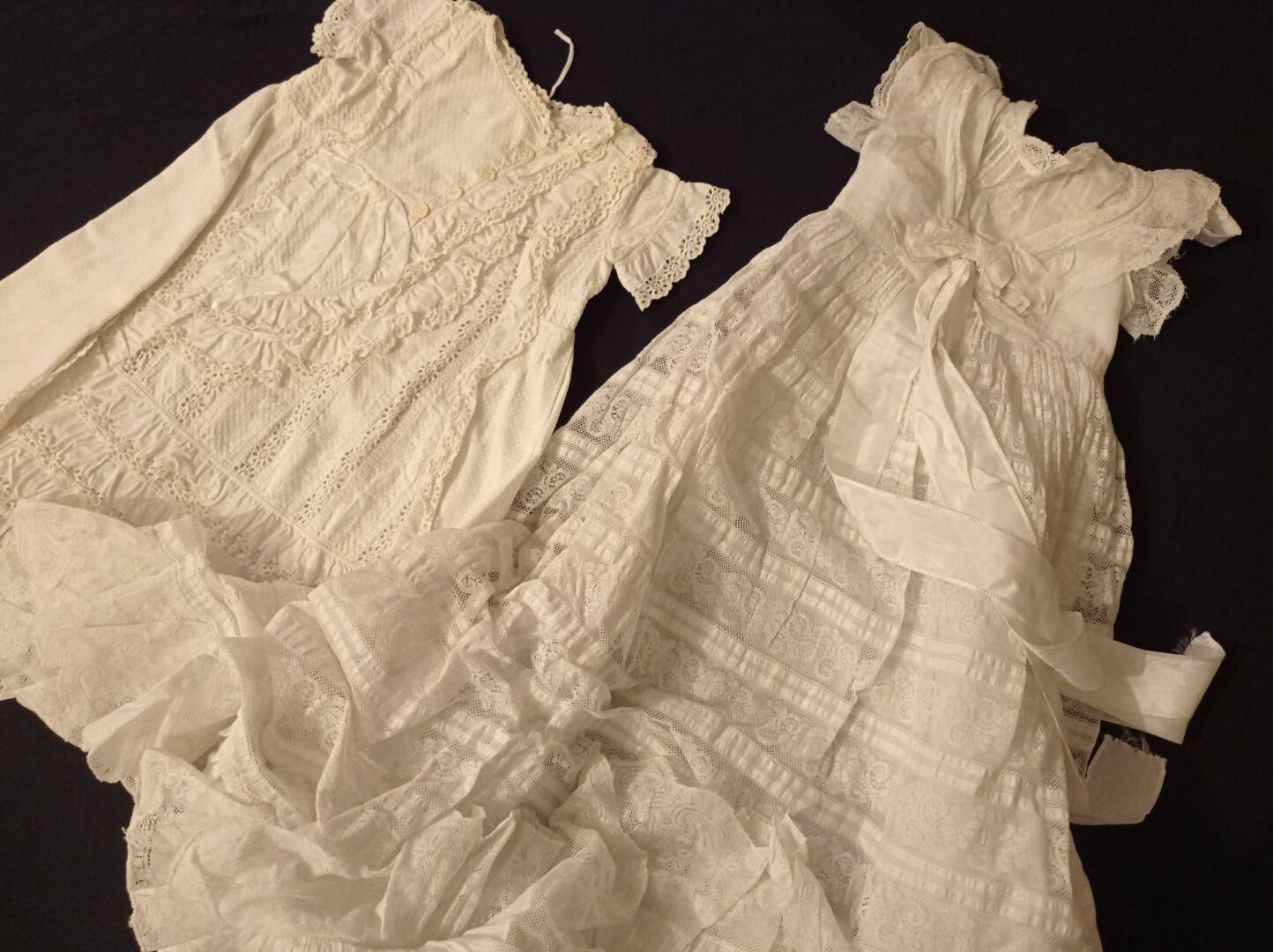 Null Robes de baptême et pour petite fille, début du XXe siècle.

Une robe de ba&hellip;