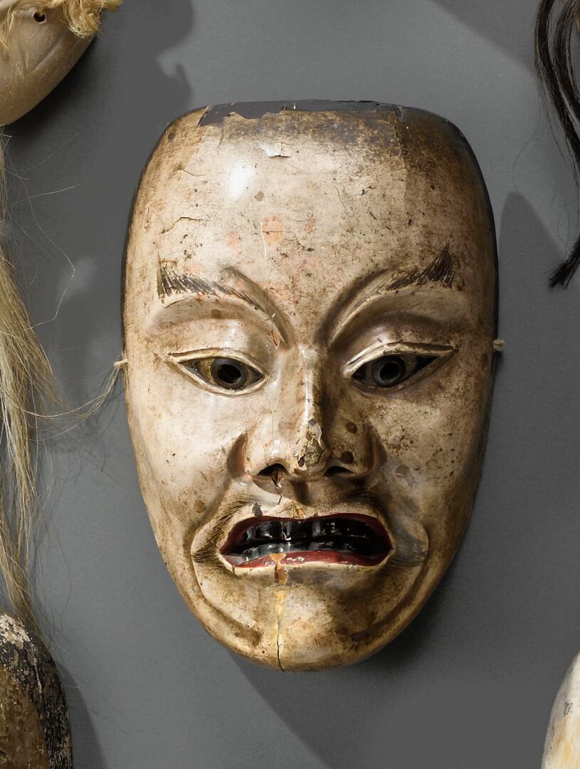Null 日本 - 早期江户时代 (1603-1868)

漆木的能剧面具，表现一个武士的鬼魂，眼睛镶嵌着金属圆圈

17世纪初

H.21厘米

材料跳跃、事&hellip;